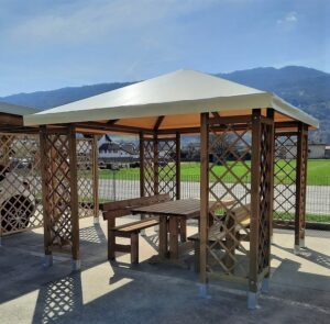 gazebo_in_pino_nordico_trattato_in_autoclave_con_telo_in_PVC